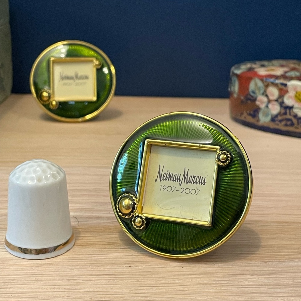 Jay Strongwater for Neiman Marcus 100th Anniversary Miniature Frame Pin - Picture 4 of 5
